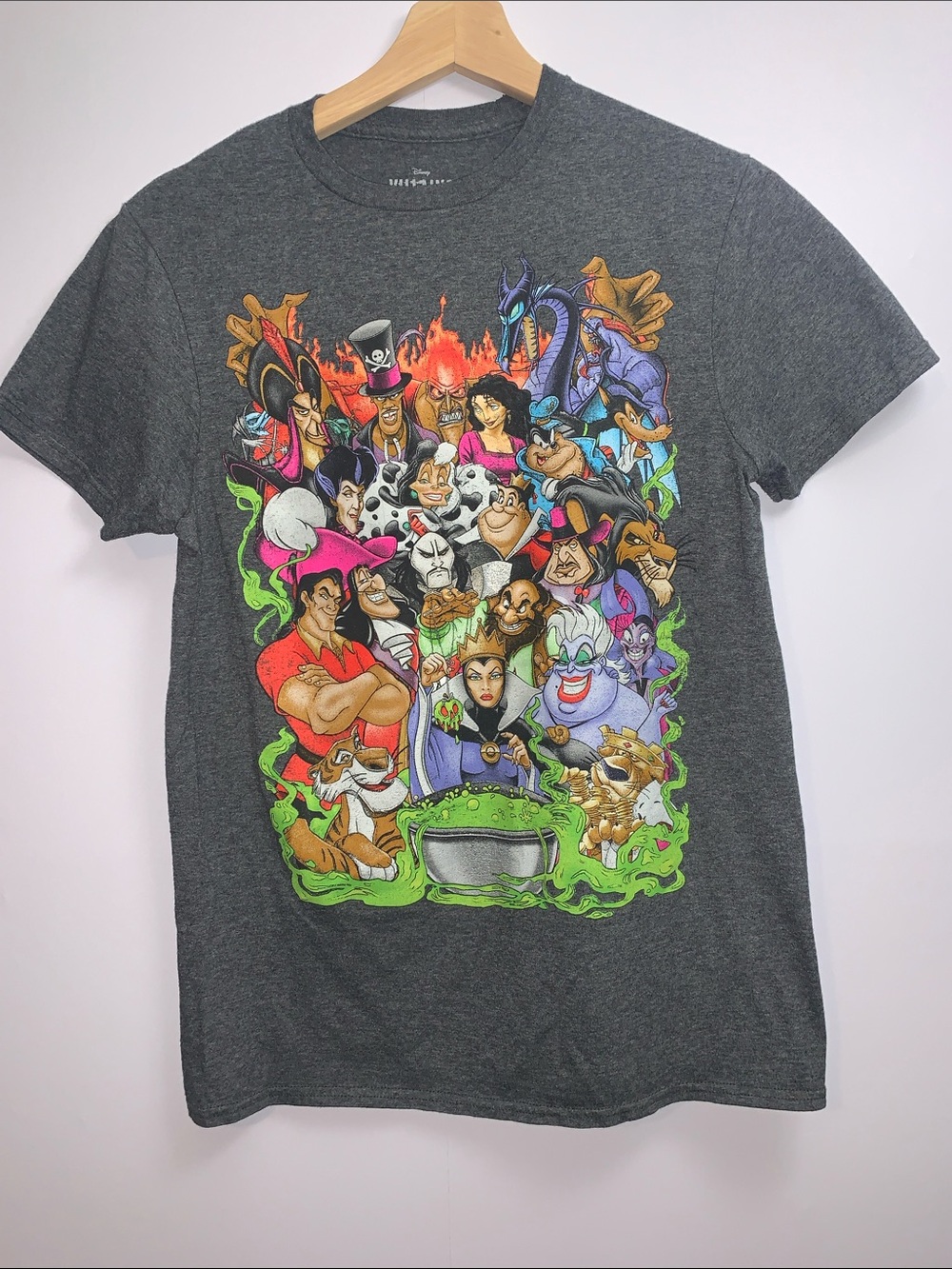 Disney Villains Graphic Tee Size Small